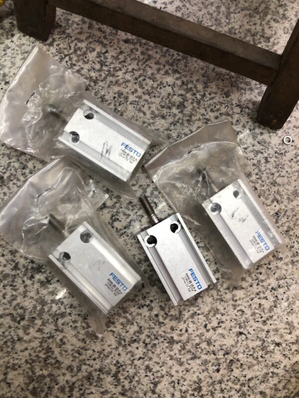 Stock, Festo, DMM-20-10-P-A, 158522, Cylinder, New, Old inventory - 图片 2