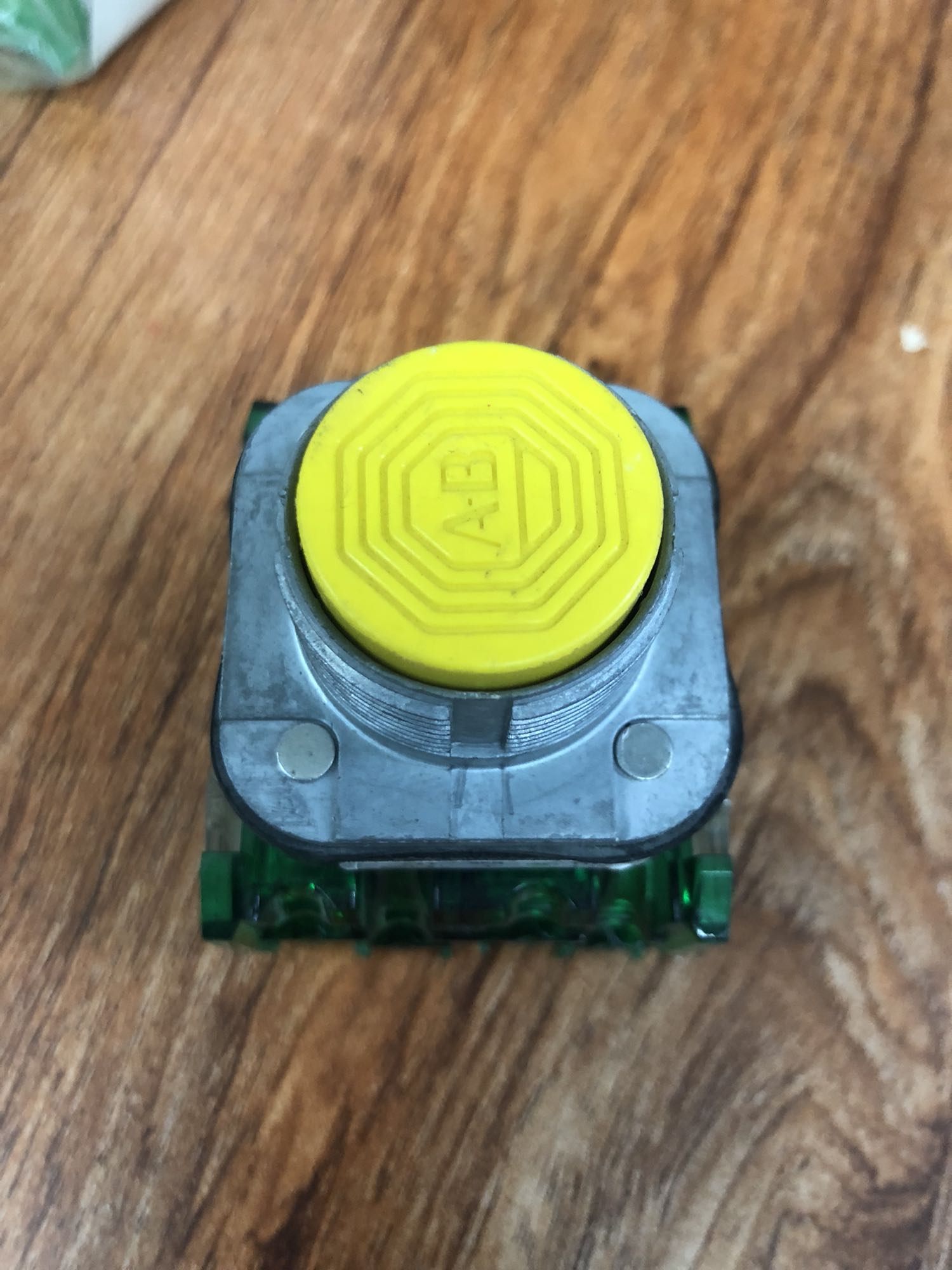 Stock, Allen-Bradley, 800TC-XA2, Pushbutton, Used