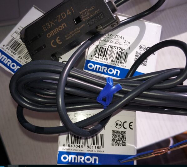 Stock, Omron, E3X-ZD41, Sensor, New