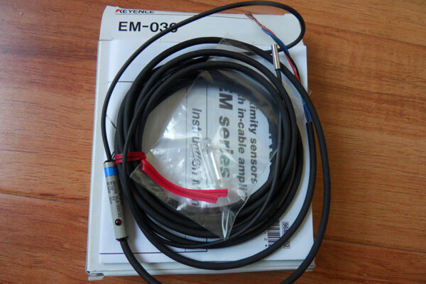 thumbnail interactive-video image 1 of EM-030 Proximity Switch Sensor Head (2M Cable) – Shielded Replacement For Keyence EM030 1 of 4