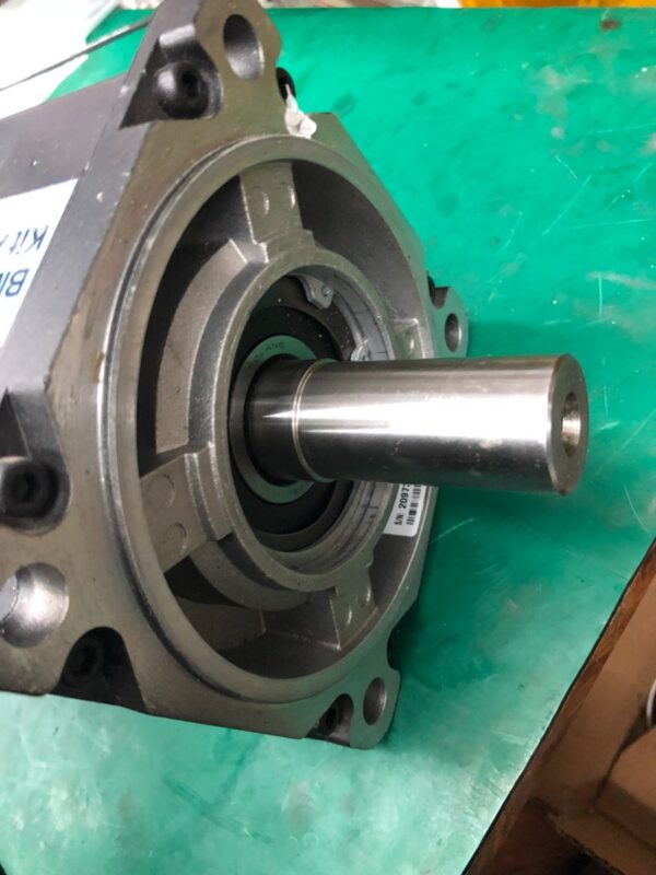 Stock, Allen-Bradley, MPL-B520K-SK74AA, Used - 图片 2
