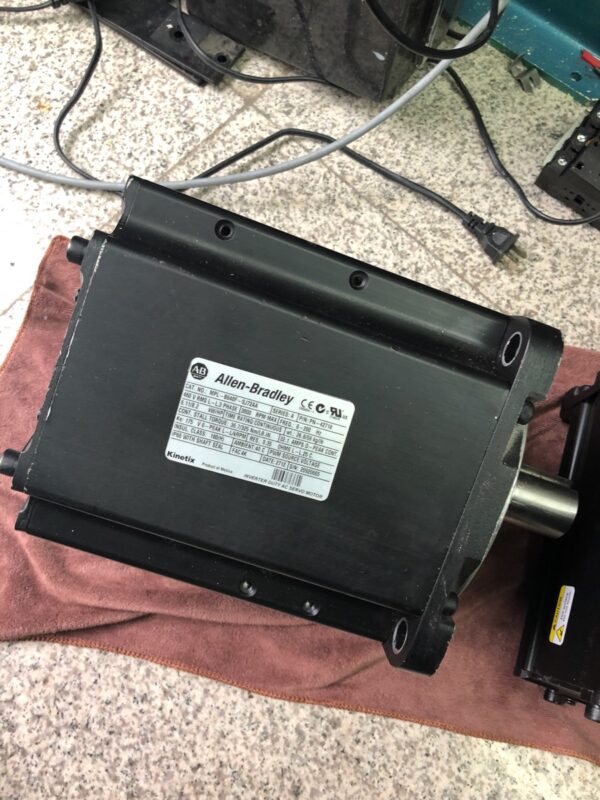 Stock, Allen-Bradley, MPL-B640F-SJ72AA, Used