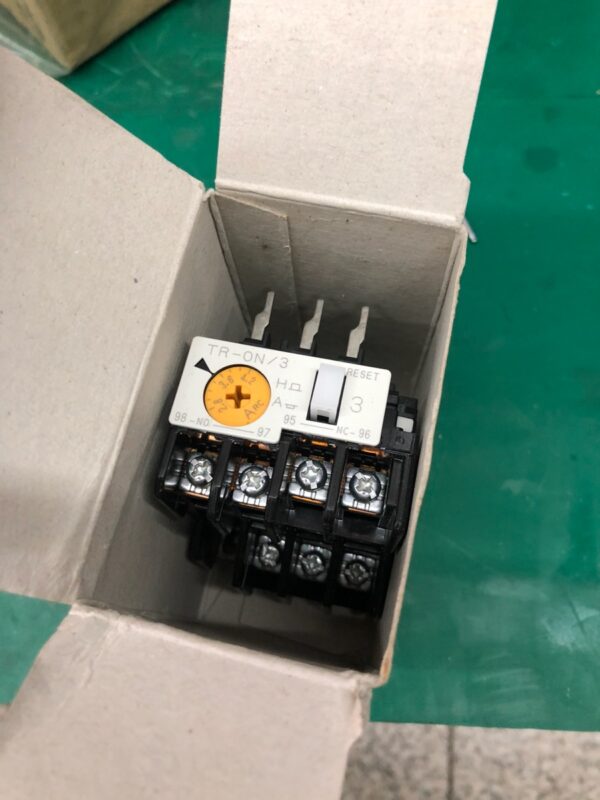 Stock, Fuji, TR-ON/3 TR-0N/3 2.8-4.4A, Relay, New - 图片 2