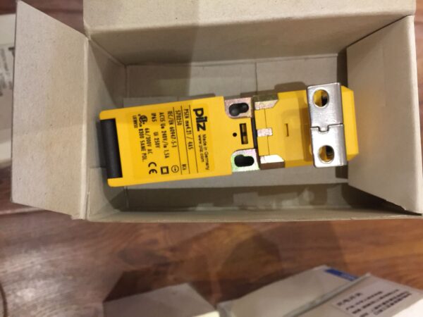 Stock, PILZ, PSEN me4.21/4AS, 570250, New - 图片 3