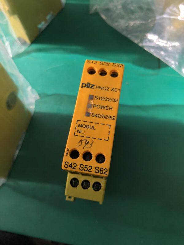 Stock, PILZ PNOZ XE1 24VDC,  774620, used