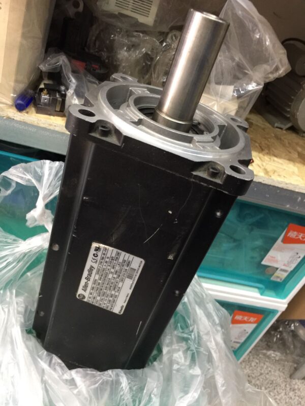 Stock, Allen-Bradley, MPL-B580J-SK22AA, Used