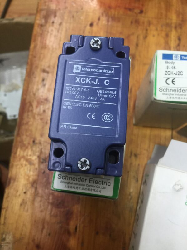 Stock, Schneider, ZCK-J2C, New - 图片 2