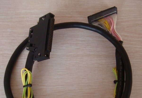 Stock, Omron Servo Cable, XW2Z-100B-R1