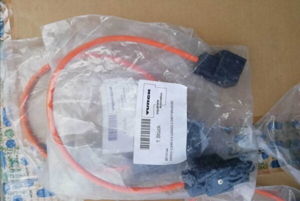 Stock, VAS22-2.048-0.4-VZSA22-2.048-F S5K/S320, Turck, 8010144, New