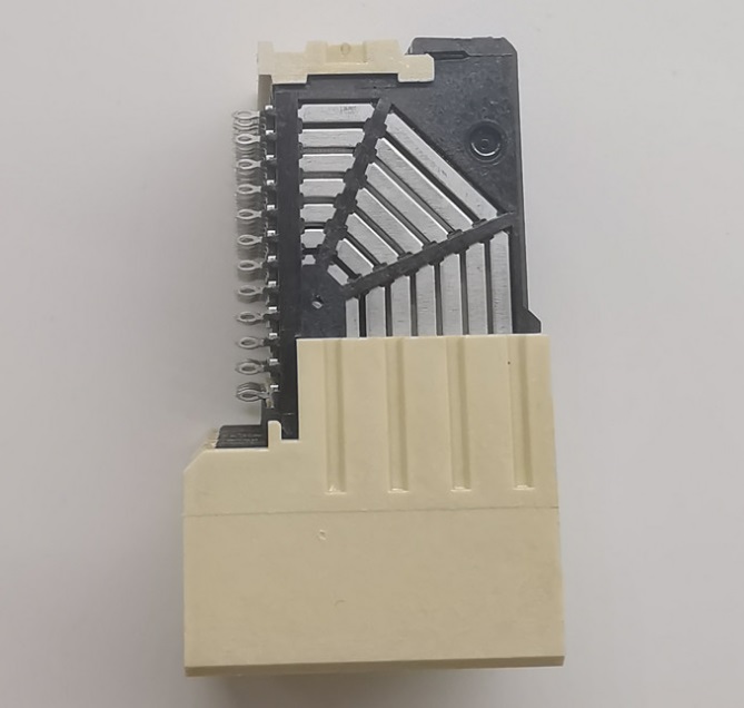 Stock, AMPHENOL, 10052838-101LF