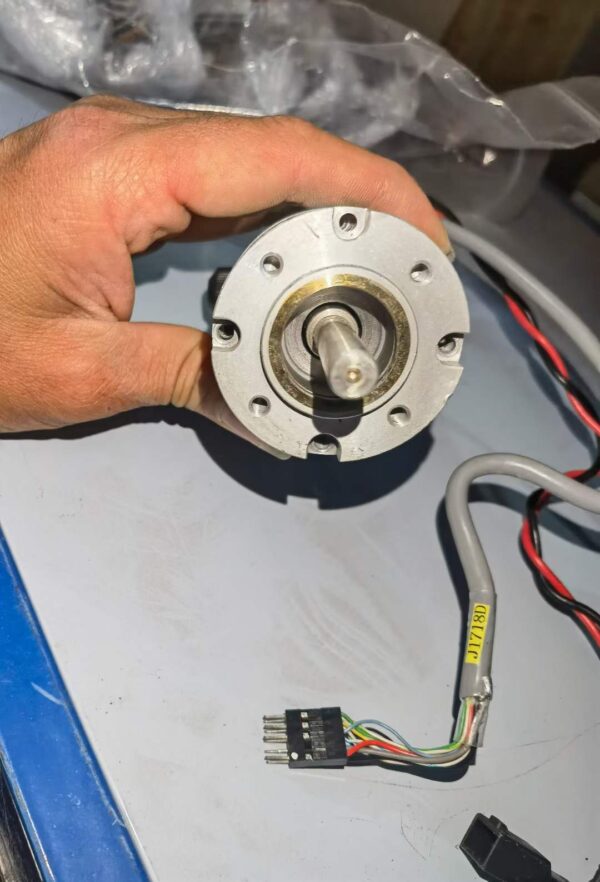 Yaskawa Servo Motor UGQMEM-02MN041 UTOPI-020SC, Used - 图片 3