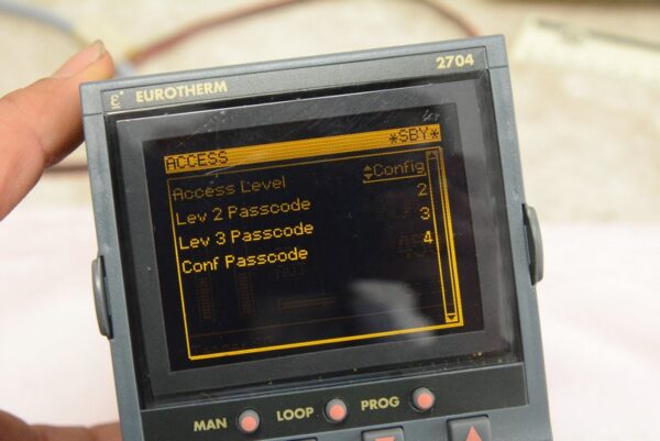 EUROTHERM-2704 Temperature Controller 2704/VH/1XX, Used - 图片 3