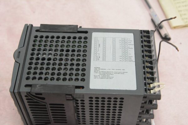 EUROTHERM-2704 Temperature Controller 2704/VH/1XX, Used - 图片 2