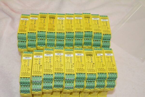 PSR-SCP-24UC/ESA4/3X1/1X2/B, Phoenix Safety Relays 2963763, Used