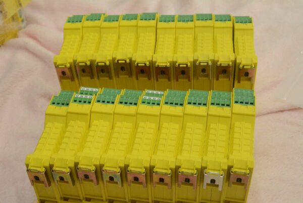 PSR-SCP-24UC/ESA4/3X1/1X2/B, Phoenix Safety Relays 2963763, Used - 图片 2