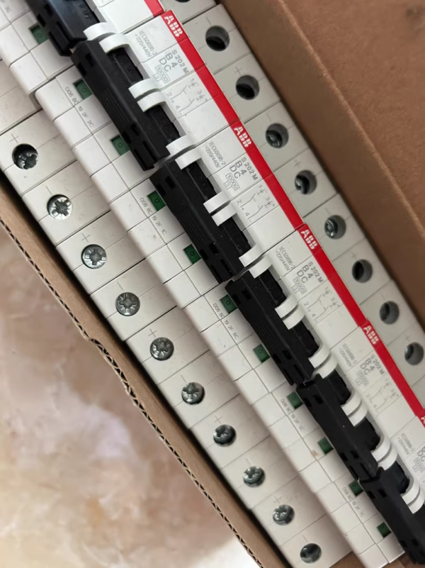 S202M-B4DC ,New and original,In stock