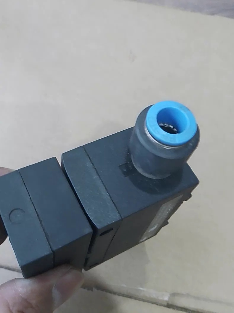 Festo SFAB-600U-HQ10-2SV-M12 Flow Sensor,Used one,In stock - 图片 4