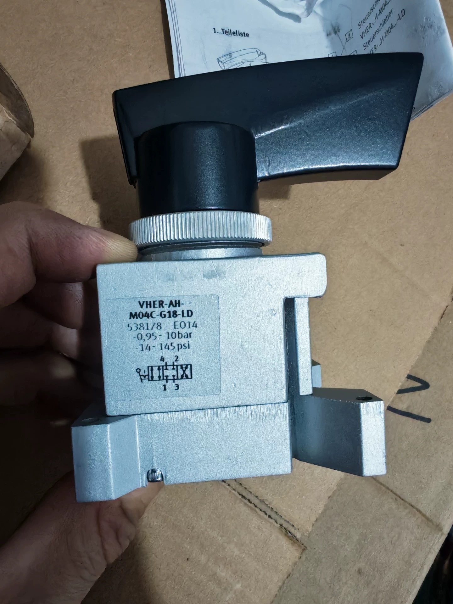 FESTO VHER-AH-M04C-G18-LD 538178 Long Lever Actuated Valve,New and original,In stock
