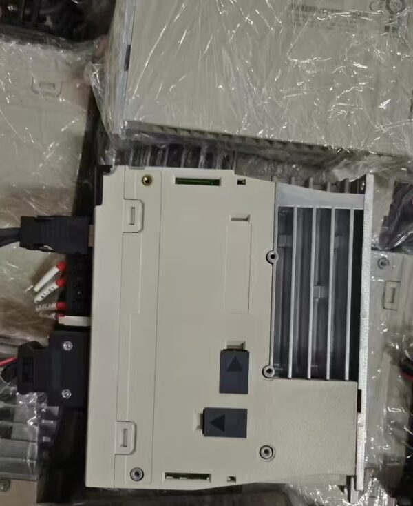 SGD7S-R90A10A002,Used one,In stock - 图片 4
